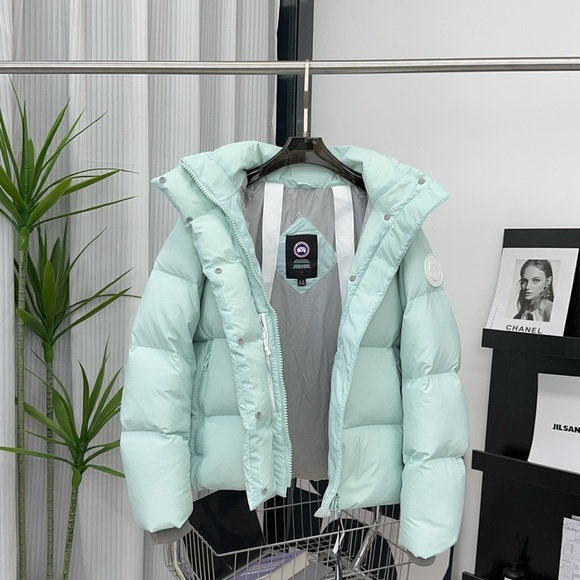 Canada Goose Junction Parke in aquamarine capsule collection - Picture 4 of 9